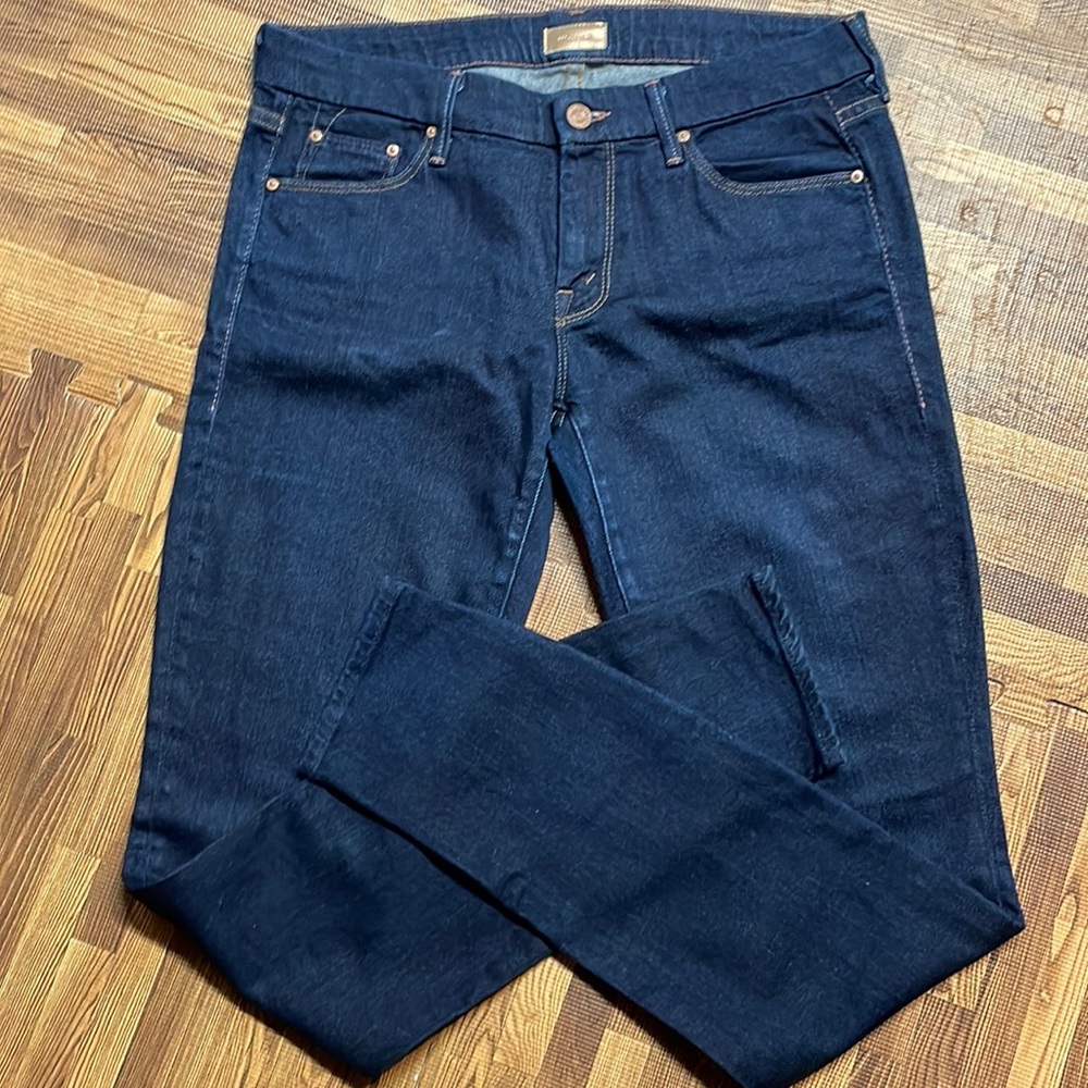 MOTHER sweetheart looker women’s dark wash skinny jeans. Size 28.